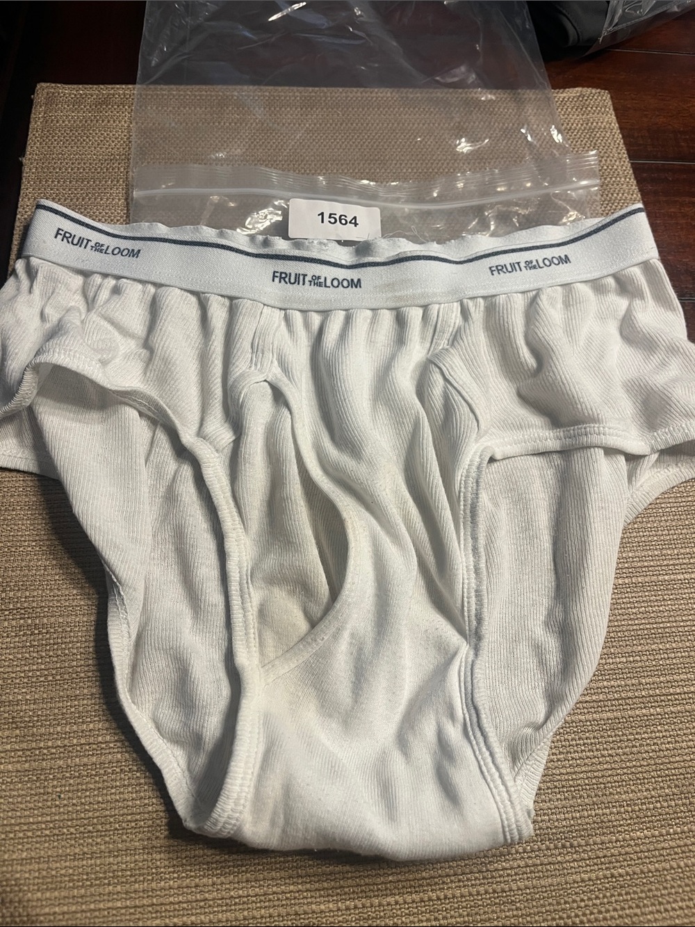 Item 1564
Fruit of the Loom White Ribbed Men's Briefs with Logo Waistband
